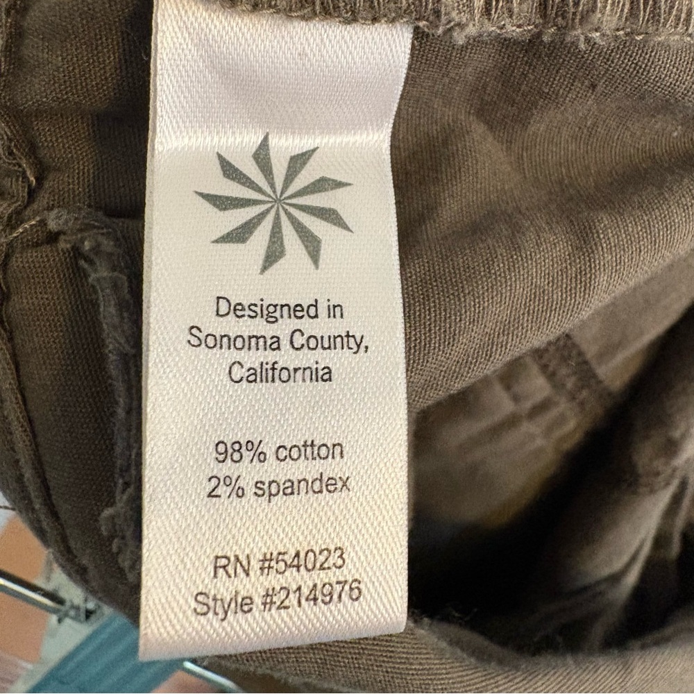 Athleta Cargo Bermuda Brown Shorts Size 6 - Picture 10 of 10